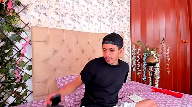 mikee 007 online show from 01-13-25, 01:39