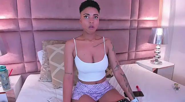 LuciaWallace online show from 02-18-25, 03:42