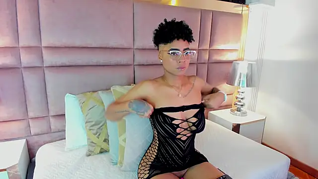 LuciaWallace online show from 09-23-25, 10:06