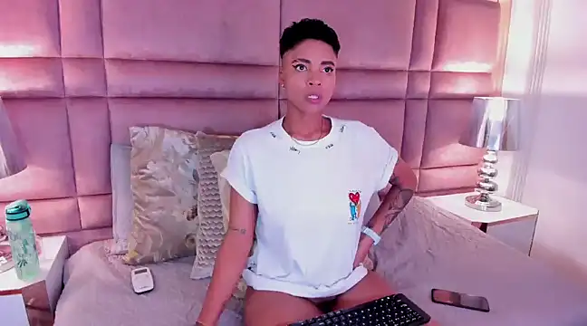 LuciaWallace online show from 02-15-25, 10:33