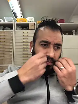 Snapshot of leonardohot1987 chatting on 01-30-25, 05:39 leonardohot1987 online show from 01-30-25, 05:39