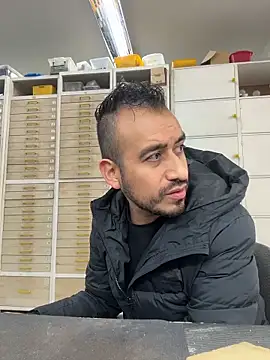 Snapshot of leonardohot1987 chatting on 11-24-25, 08:53 leonardohot1987 online show from 11-24-25, 08:53