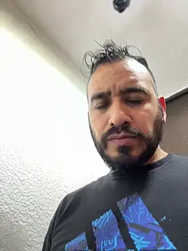 Snapshot of leonardohot1987 chatting on 03-12-25, 11:22 leonardohot1987 online show from 03-12-25, 11:22