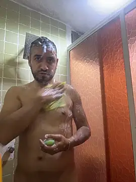 Snapshot of leonardohot1987 chatting on 11-26-25, 02:44 leonardohot1987 online show from 11-26-25, 02:44