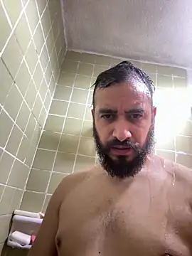 Snapshot of leonardohot1987 chatting on 02-21-25, 02:06 leonardohot1987 online show from 02-21-25, 02:06