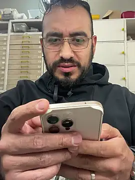 Snapshot of leonardohot1987 chatting on 03-12-25, 07:47 leonardohot1987 online show from 03-12-25, 07:47