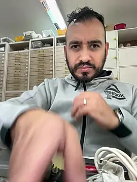 Snapshot of leonardohot1987 chatting on 03-07-25, 03:28 leonardohot1987 online show from 03-07-25, 03:28