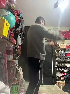 Snapshot of leonardohot1987 chatting on 02-27-25, 06:02 leonardohot1987 online show from 02-27-25, 06:02