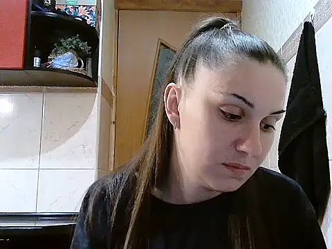 Yuliia30 online show from 05-12-26, 03:07