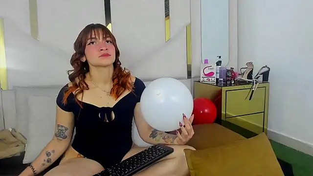 Salmaportman69 online show from 02-19-25, 05:27