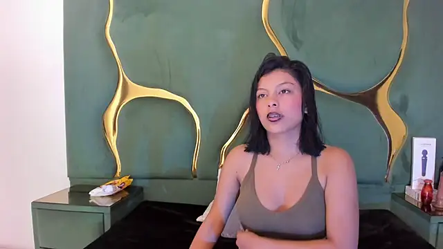 Salmaportman69 online show from 10-26-25, 03:51