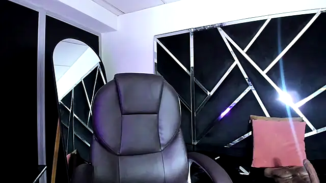 Salmaportman69 online show from 10-29-25, 04:11