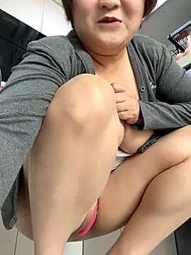 Hey-Cute online show from 12-14-25, 02:29