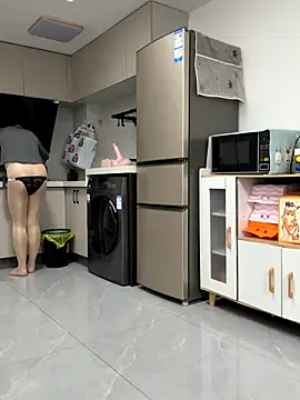 Hey-Cute online show from 10-26-25, 01:11