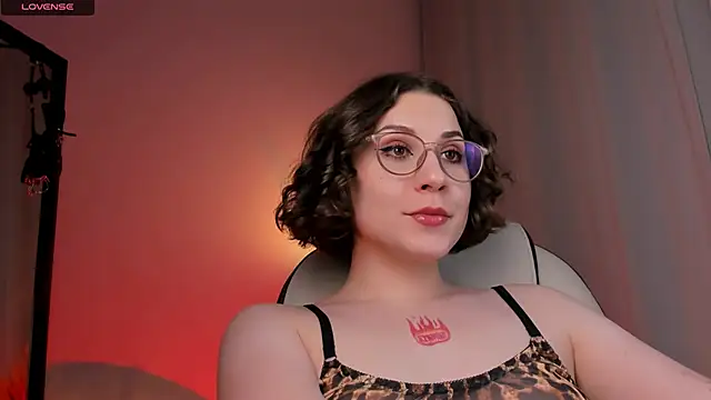 Snapshot of Eva_Moss_ chatting on 02-24-25, 03:33 Eva Moss online show from 02-24-25, 03:33