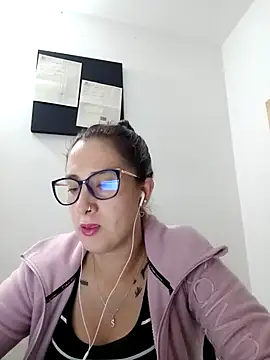 Snapshot of CHARLOTTE_1711 chatting on 02-22-25, 03:12 CHARLOTTE 1711 online show from 02-22-25, 03:12