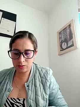Snapshot of CHARLOTTE_1711 chatting on 01-30-25, 09:47 CHARLOTTE 1711 online show from 01-30-25, 09:47
