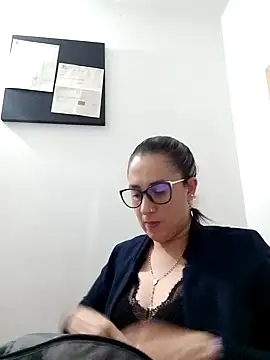 Snapshot of CHARLOTTE_1711 chatting on 01-29-25, 11:35 CHARLOTTE 1711 online show from 01-29-25, 11:35
