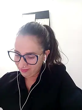 Snapshot of CHARLOTTE_1711 chatting on 03-19-25, 02:05 CHARLOTTE 1711 online show from 03-19-25, 02:05