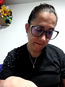 Snapshot of CHARLOTTE_1711 chatting on 10-19-25, 04:26 CHARLOTTE 1711 online show from 10-19-25, 04:26