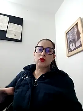 Snapshot of CHARLOTTE_1711 chatting on 03-04-25, 11:43 CHARLOTTE 1711 online show from 03-04-25, 11:43