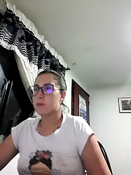 Snapshot of CHARLOTTE_1711 chatting on 09-11-25, 05:07 CHARLOTTE 1711 online show from 09-11-25, 05:07