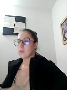 Snapshot of CHARLOTTE_1711 chatting on 03-21-25, 03:22 CHARLOTTE 1711 online show from 03-21-25, 03:22