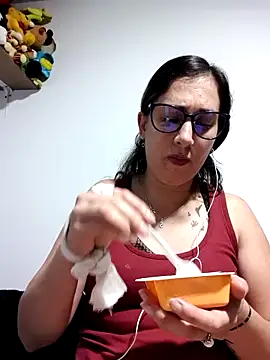Snapshot of CHARLOTTE_1711 chatting on 10-16-25, 03:59 CHARLOTTE 1711 online show from 10-16-25, 03:59
