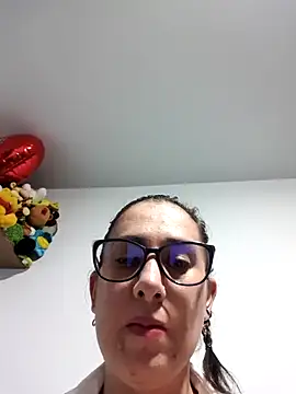 Snapshot of CHARLOTTE_1711 chatting on 10-18-25, 04:03 CHARLOTTE 1711 online show from 10-18-25, 04:03