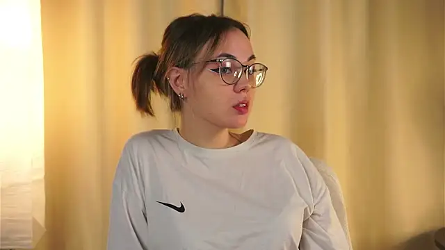 Snapshot of SunnCornfield chatting on 01-11-25, 09:47 SunnCornfield online show from 01-11-25, 09:47