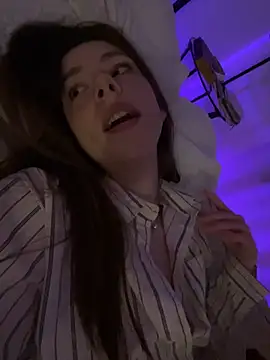 Snapshot of Mary_Leaf chatting on 02-27-25, 10:31 Mary Leaf online show from 02-27-25, 10:31