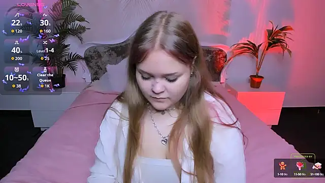 Snapshot of Erica__Alta chatting on 09-22-25, 05:35 Erica Alta online show from 09-22-25, 05:35