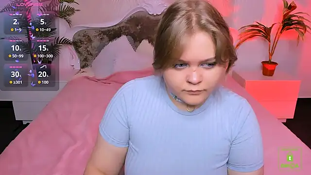 Snapshot of Erica__Alta chatting on 09-09-25, 05:39 Erica Alta online show from 09-09-25, 05:39