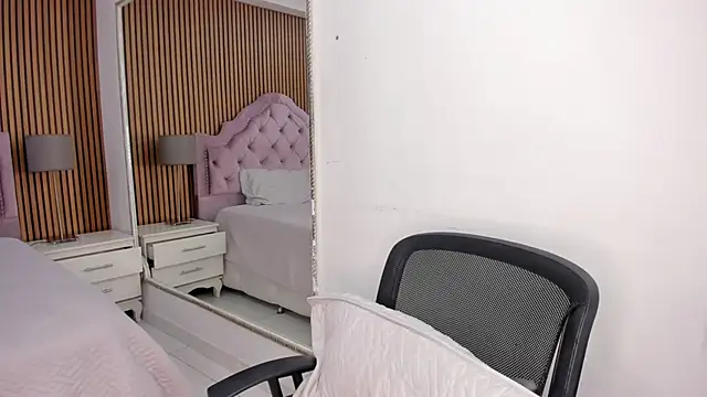 BellaaStorm online show from 11-06-25, 04:38