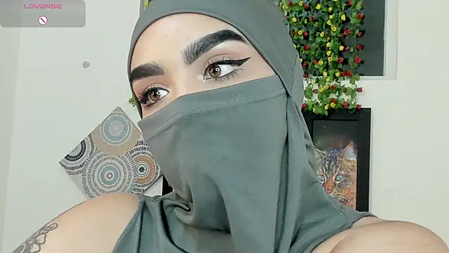 Maissa Alabi online show from 10-18-25, 06:54