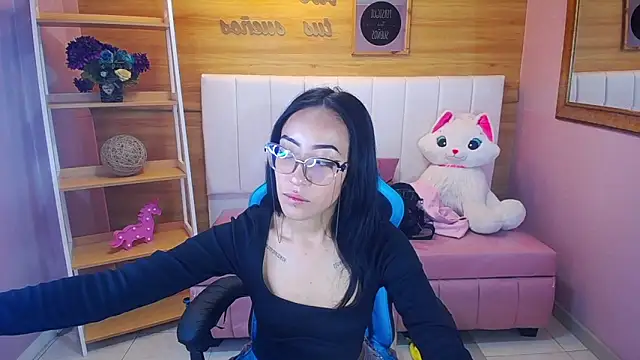 Snapshot of victoria_ricci_a chatting on 02-10-25, 04:25 victoria ricci a online show from 02-10-25, 04:25