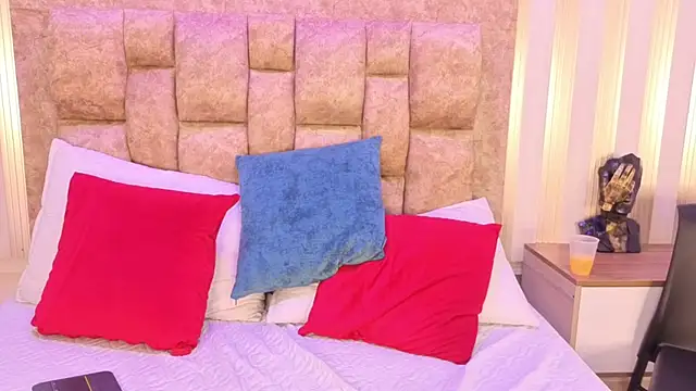 avis lara online show from 11-27-25, 08:09