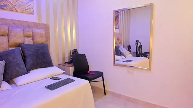 avis lara online show from 09-24-25, 07:09