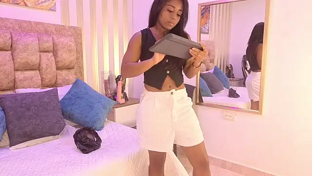 avis lara online show from 12-15-25, 08:03