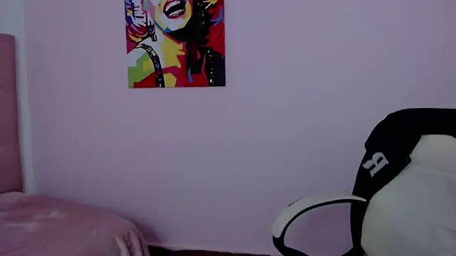 Snapshot of candyre chatting on 02-08-25, 01:44 candyre online show from 02-08-25, 01:44