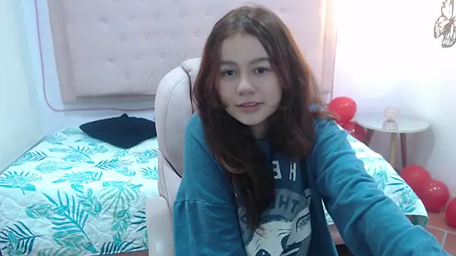 Snapshot of candyre chatting on 02-16-25, 12:43 candyre online show from 02-16-25, 12:43