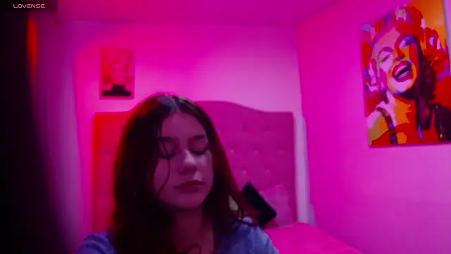 Snapshot of candyre chatting on 03-06-25, 01:14 candyre online show from 03-06-25, 01:14