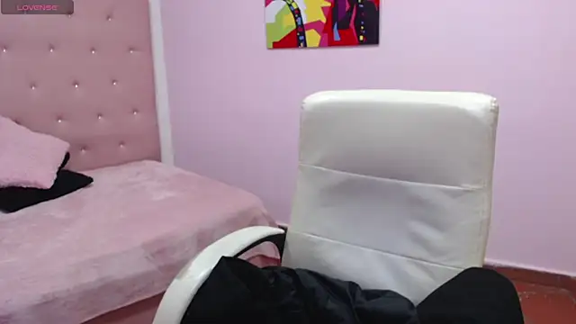 Snapshot of candyre chatting on 02-20-25, 03:30 candyre online show from 02-20-25, 03:30