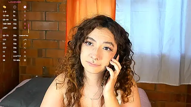 Snapshot of Annycolin_ chatting on 01-21-25, 10:41 Annycolin online show from 01-21-25, 10:41