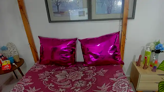 Snapshot of HornyRouse_ chatting on 09-08-25, 05:45 HornyRouse online show from 09-08-25, 05:45