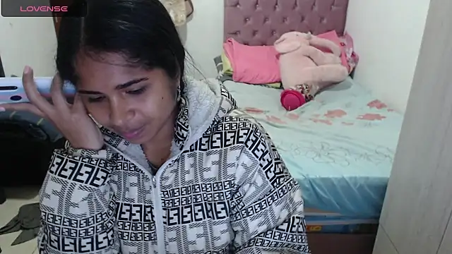 Snapshot of july-feria chatting on 10-15-25, 07:00 july-feria online show from 10-15-25, 07:00