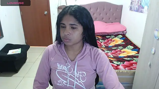 Snapshot of july-feria chatting on 12-19-25, 07:05 july-feria online show from 12-19-25, 07:05