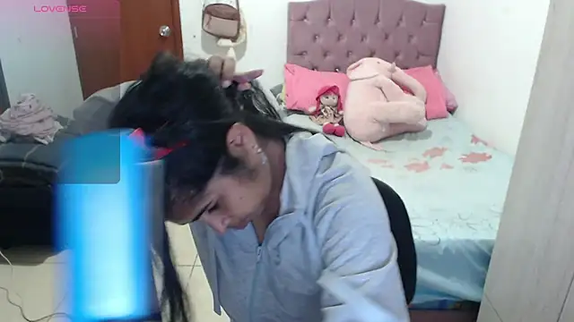 Snapshot of july-feria chatting on 11-17-25, 10:14 july-feria online show from 11-17-25, 10:14