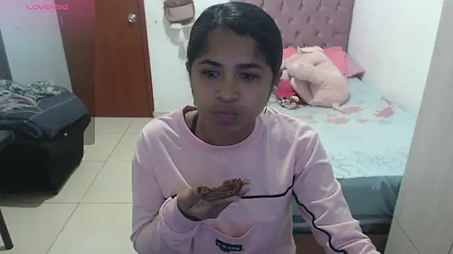 Snapshot of july-feria chatting on 11-23-25, 10:20 july-feria online show from 11-23-25, 10:20