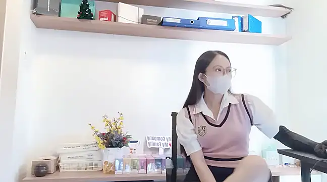 Snapshot of Lush-Office chatting on 02-18-25, 01:32 Lush-Office online show from 02-18-25, 01:32